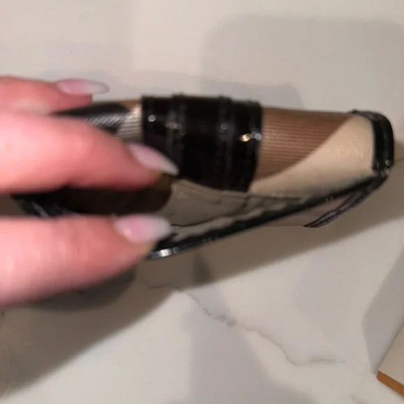 Authentic Burberry 4 ring keychain/cardholder - Picture 11 of 16